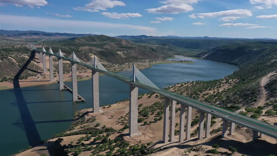 建成通車(chē) | 世界最高、跨徑最大的PC梁多矮塔斜拉橋—中交路建西拉沐淪河特大橋正式通車(chē)！
