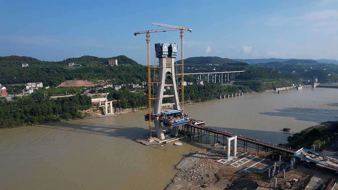 祝賀 | 成都建工蒼溪縣肖家壩大橋牽索掛籃首次行走順利完成！
