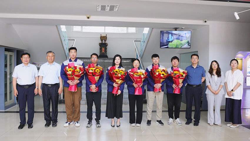 濱城區(qū)區(qū)委副書記張洪柱一行走訪慰問博遠科技工作者代表